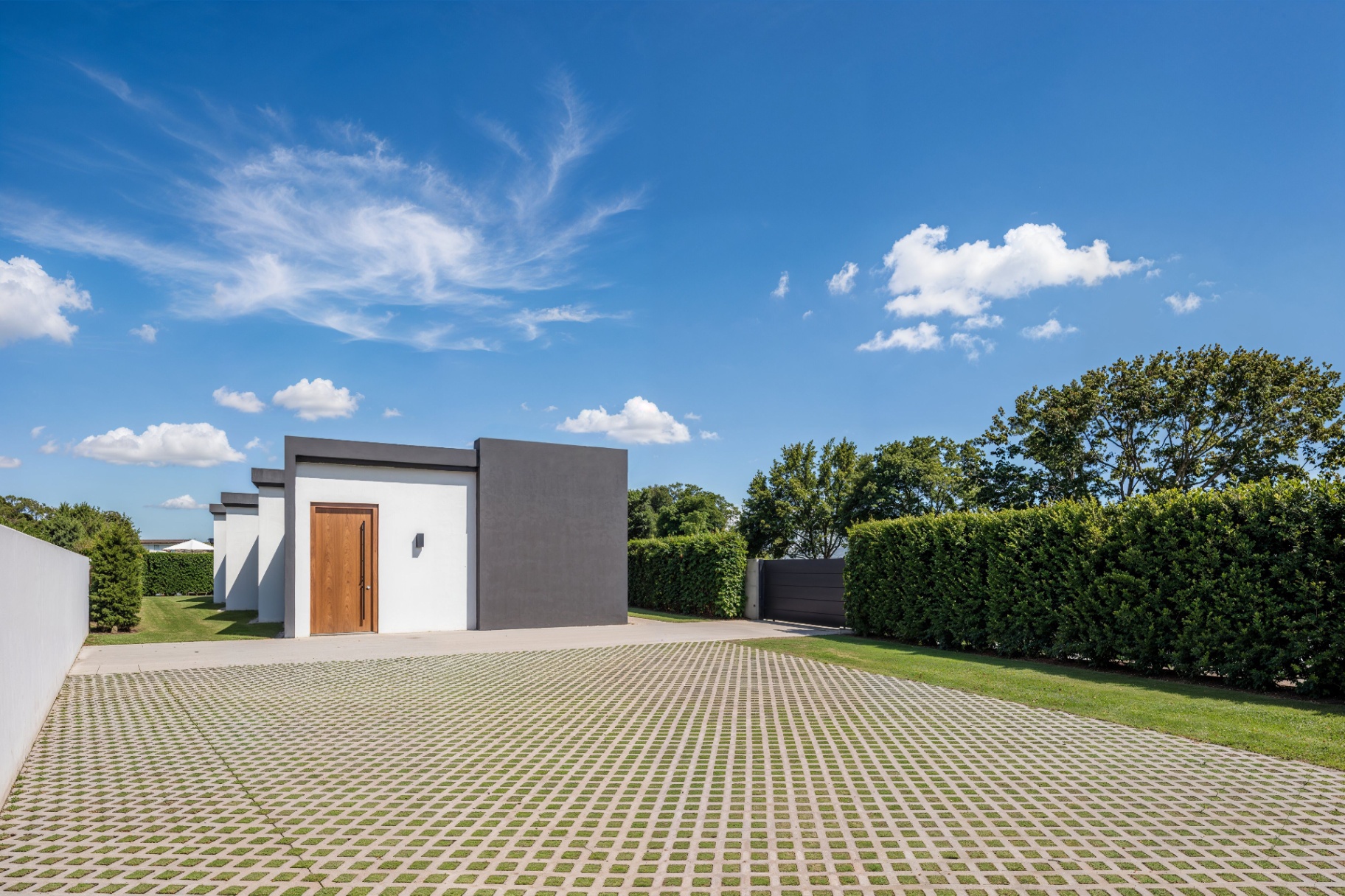 Moradia T1 — acesso exterior