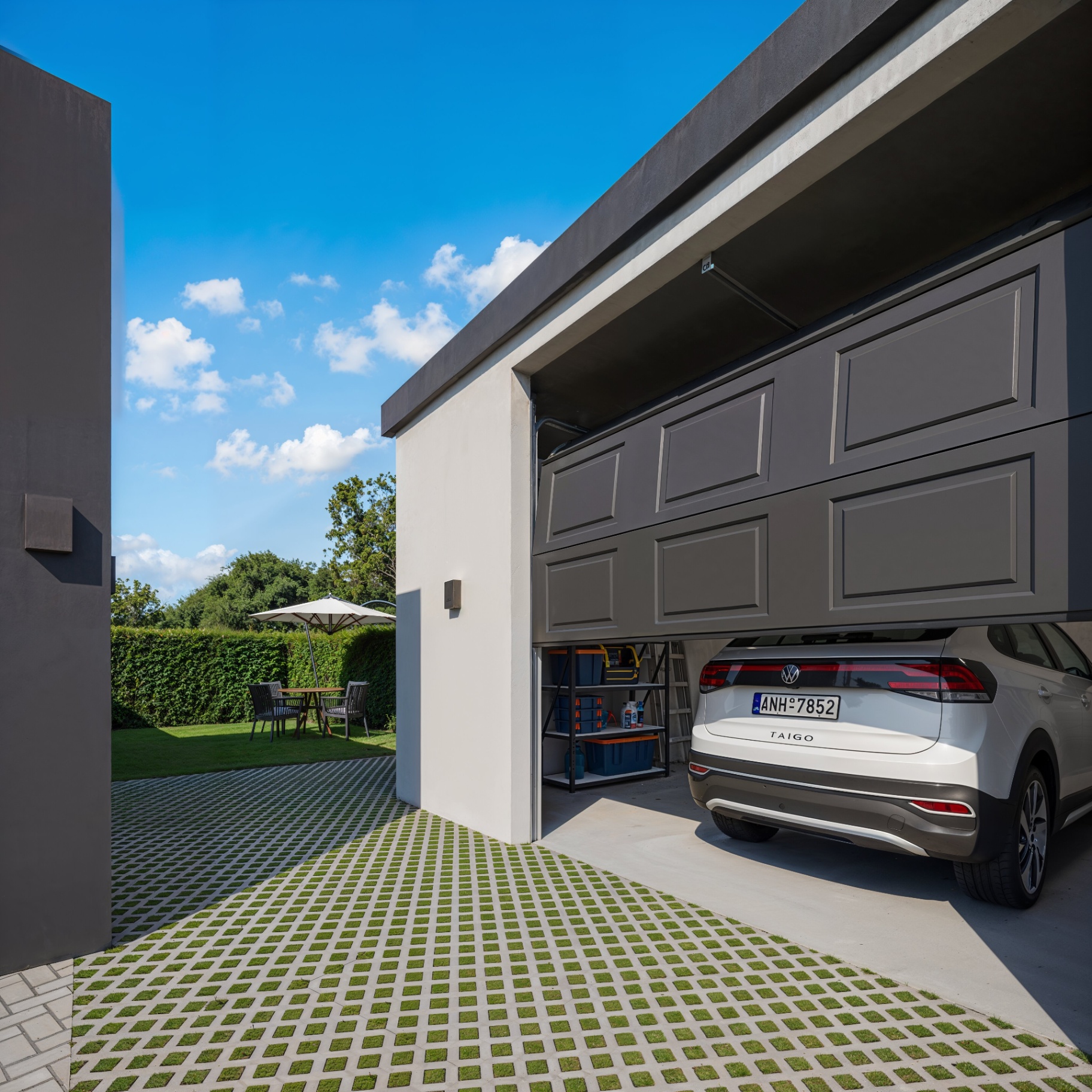 Moradia T3 — garagem e pátio